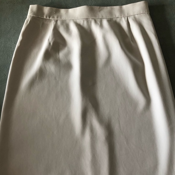 Prada cream pencil skirt - Picture 2 of 5